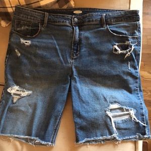 Women’s Bermuda distressed shorts